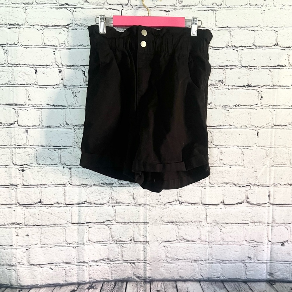 H&M. Black shorts. Size 8